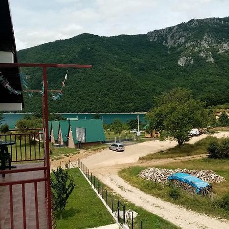 Apartman Pivsko Jezero Hotel Plužine Kültér fotó